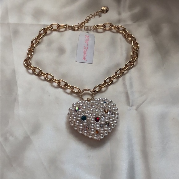 Betsey Johnson Gold Tone Pop Heart Faux Pearl & Crystal Statement Necklace NWT - Picture 12 of 13
